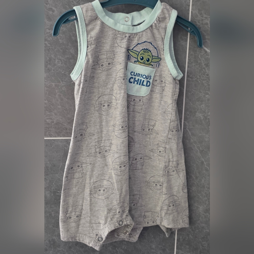 NWOT Star Wars Baby Yoda Grogu Gray Curious Child Pocket Tank Romper 24 Months